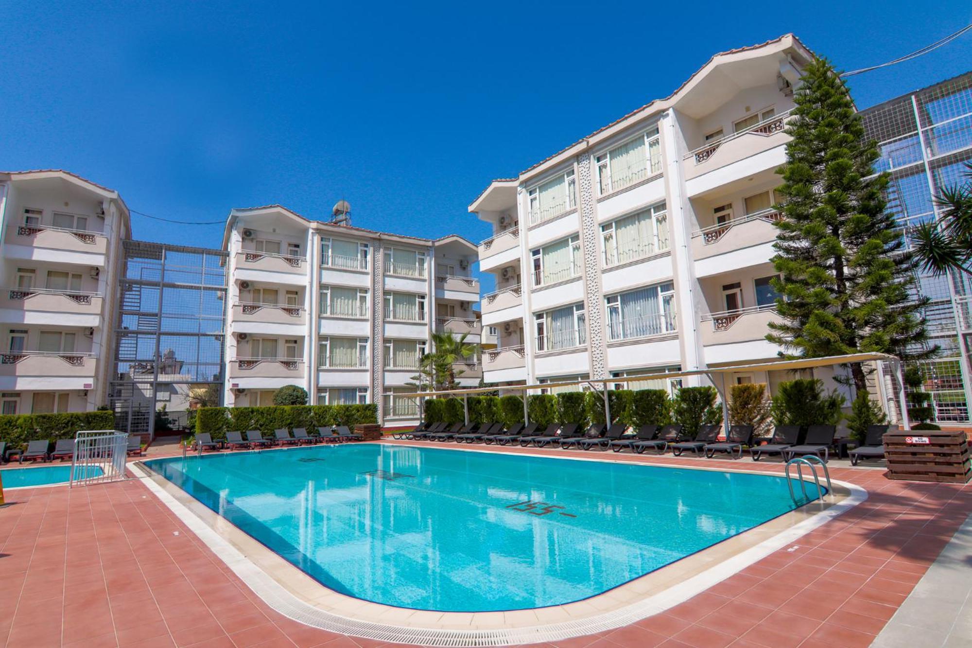 New Garden Hotel Side Exterior photo