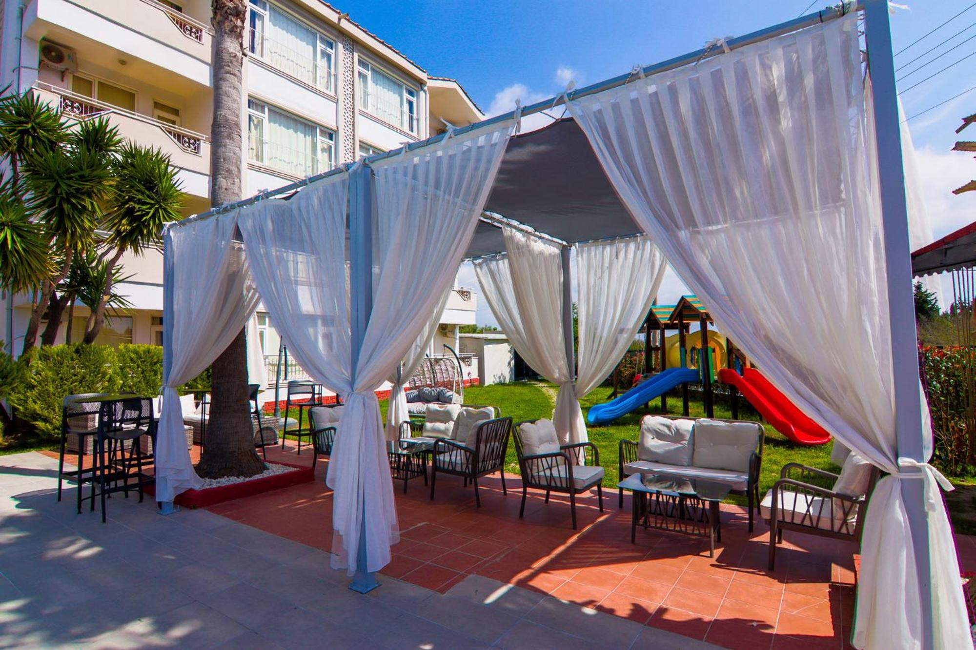 New Garden Hotel Side Exterior photo