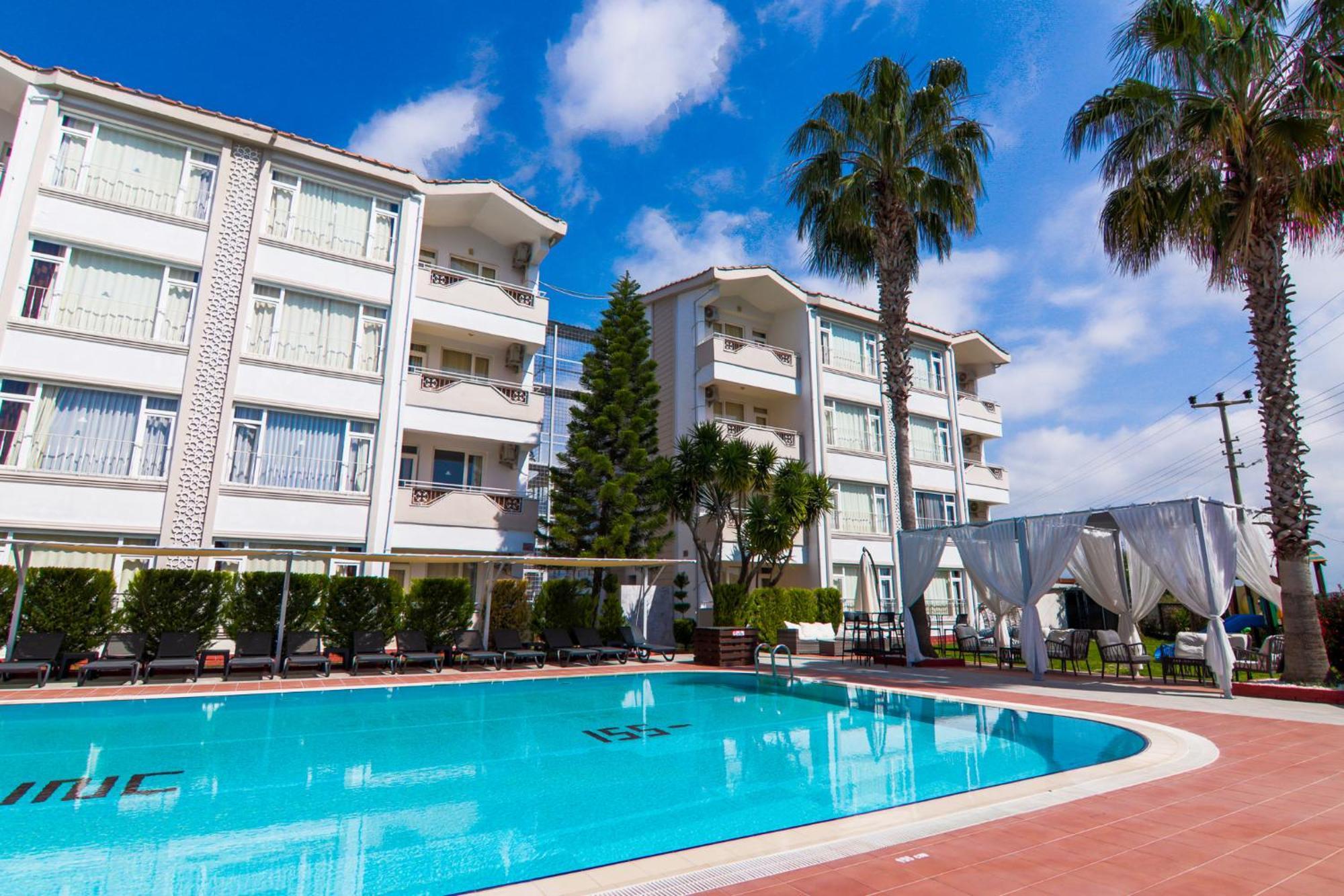 New Garden Hotel Side Exterior photo